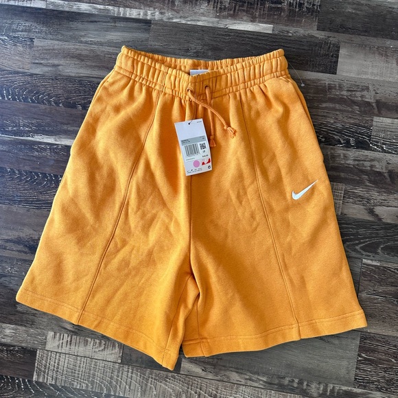Nike Sportswear Women's Essential Fleece High Rise Shorts DM6123-738 Yellow - Picture 2 of 5